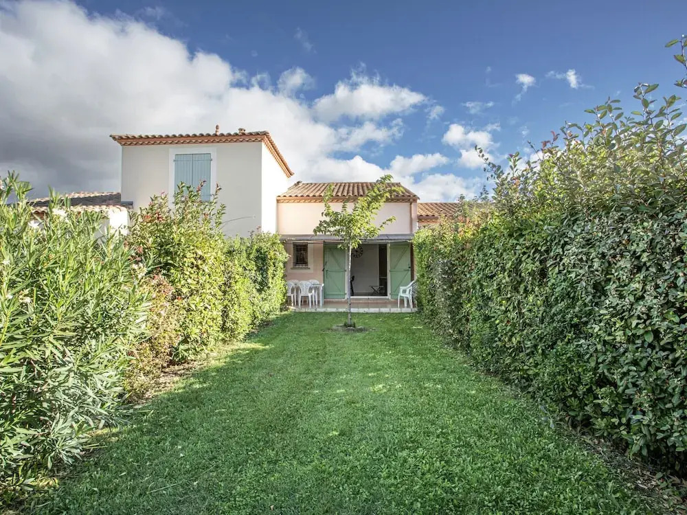 Villa With Heated Pool and Private Garden