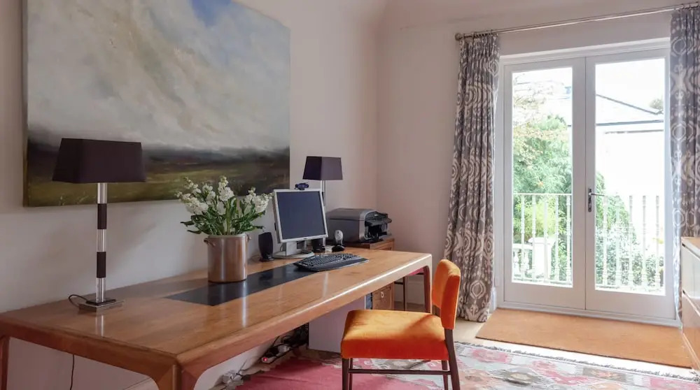JOIVY Elegant 3-Bed Flat W/ Private Garden In Notting Hill