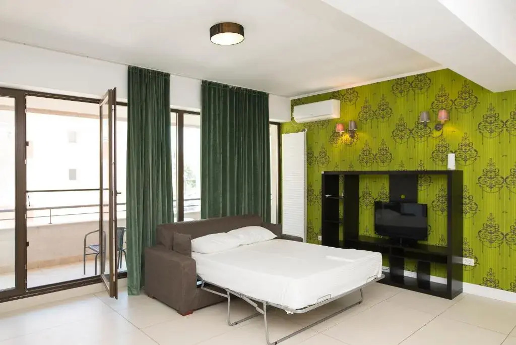 Green Lake Apartment 5