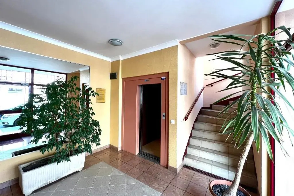Bnb Renting 1 bb apt of 40m with superb terrace of 13m air conditioning