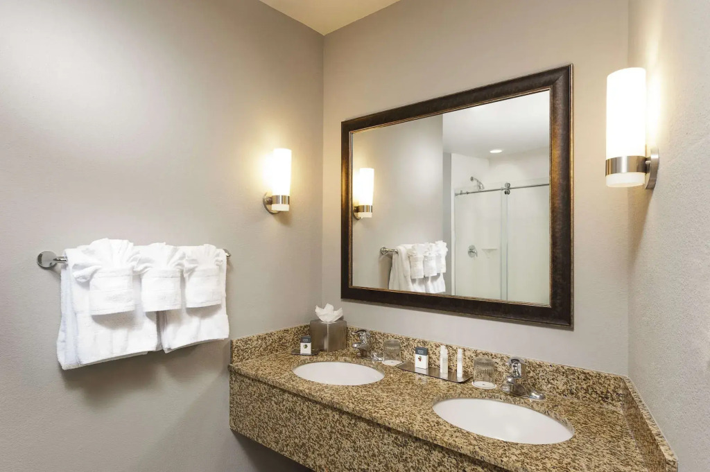 DoubleTree by Hilton Hotel West Palm Beach Airport