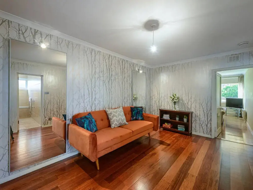 Corrin - Chic 1 Bedroom Apartment