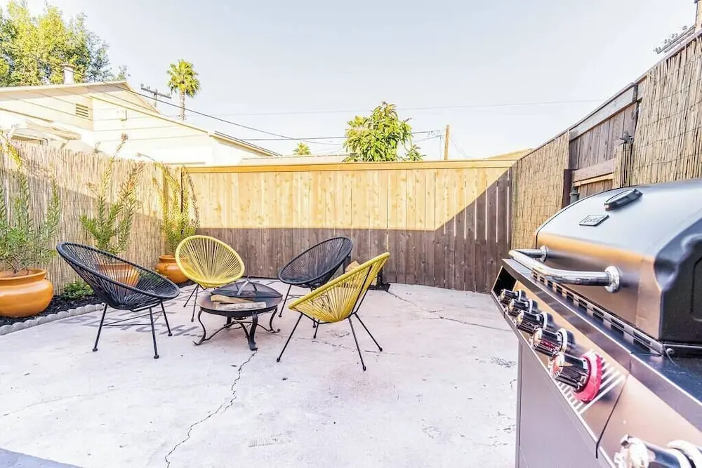 Live Like a Local - Studio With Huge Backyard