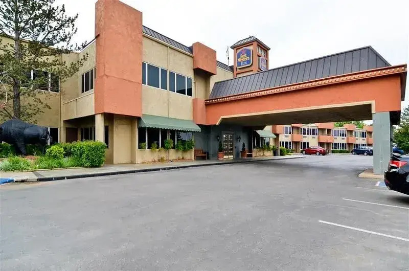 Best Western Plus Lawton Hotel & Convention Center