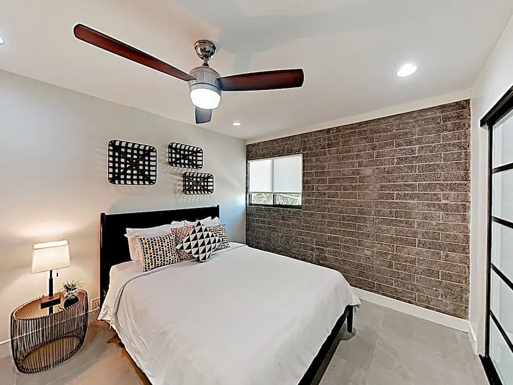 4917 Scottsdale - 2 Br Condo