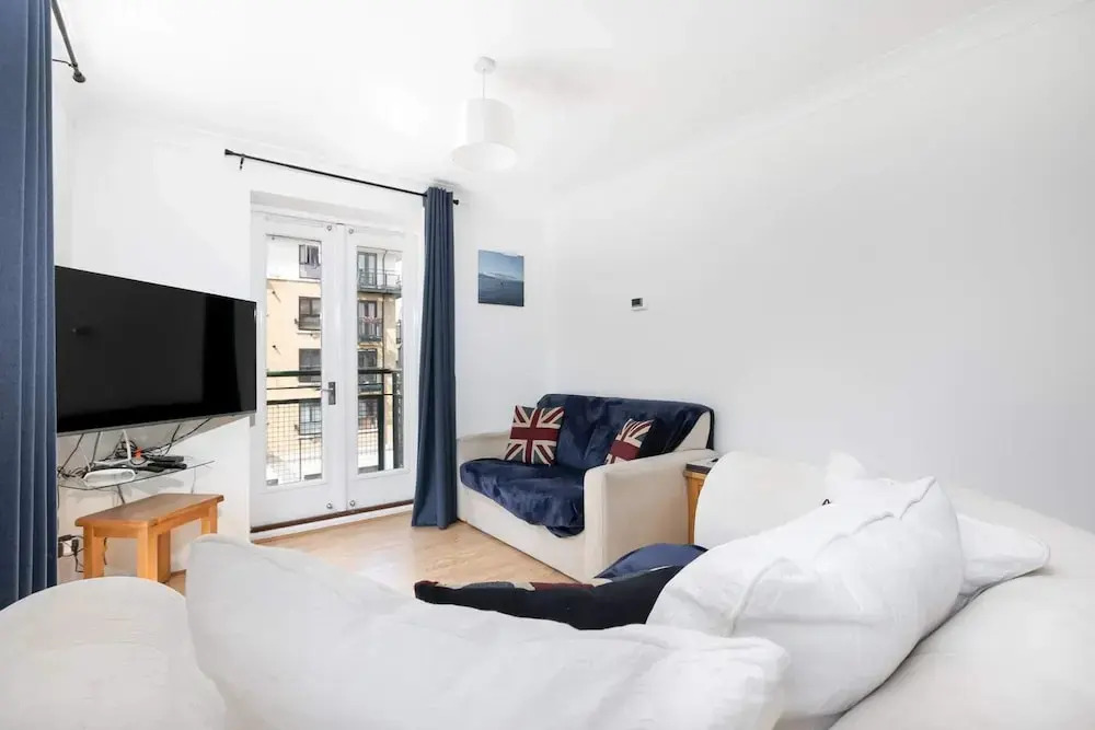 Modern 2 Bed, for up to 4, Excel/city Airport