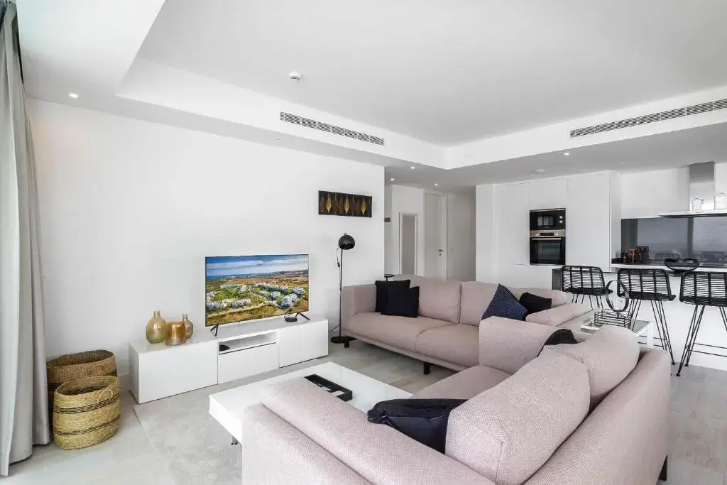AL-1514 - 3 bedrooms Apartment