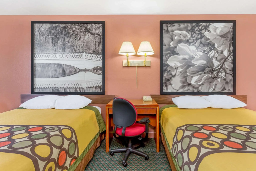 Super 8 by Wyndham Santee/I-95