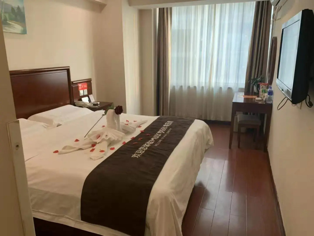 Seven Days Preferred Hotel (Handan Railway Station Handan Road)