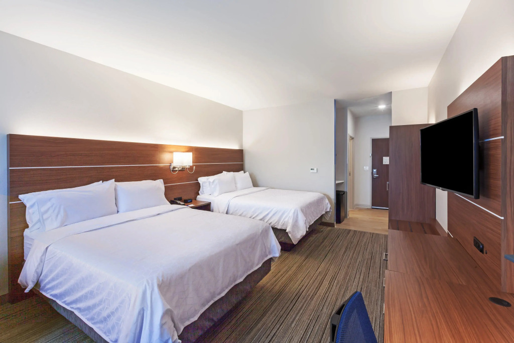 Holiday Inn Express & Suites - Lenexa - Overland Park Area by IHG