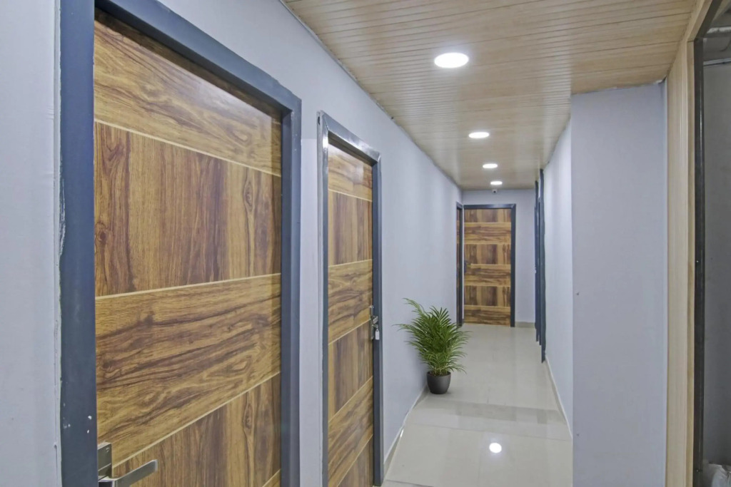 OYO Flagship 70389 Sr Residency
