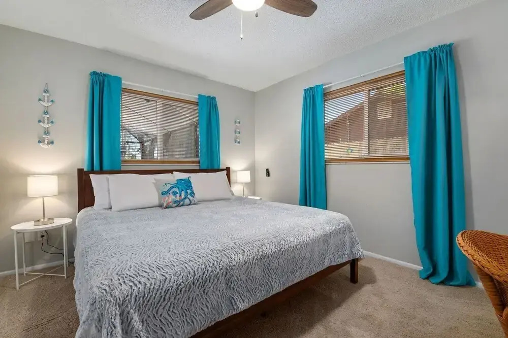 Lakes Sunny Paradise Newly Remodeled 3 Bedroom Home With Pool Fenced in Backyard 3 Home by Redawning