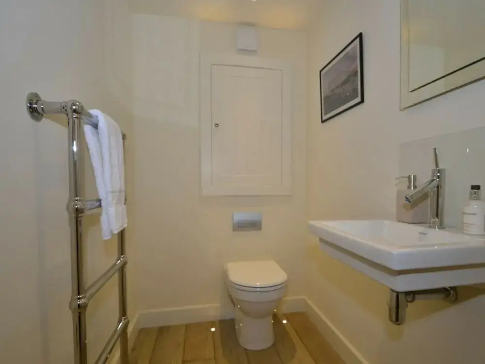 Luxury Holiday Home Just Outside Kingswear, With Beautiful View Over the Water