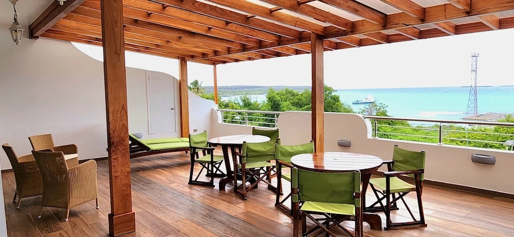 Galapagos Apartments - Bay View House