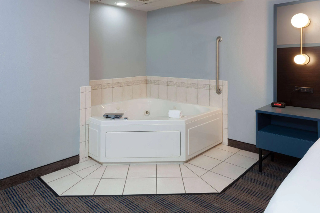 AmericInn by Wyndham Peoria