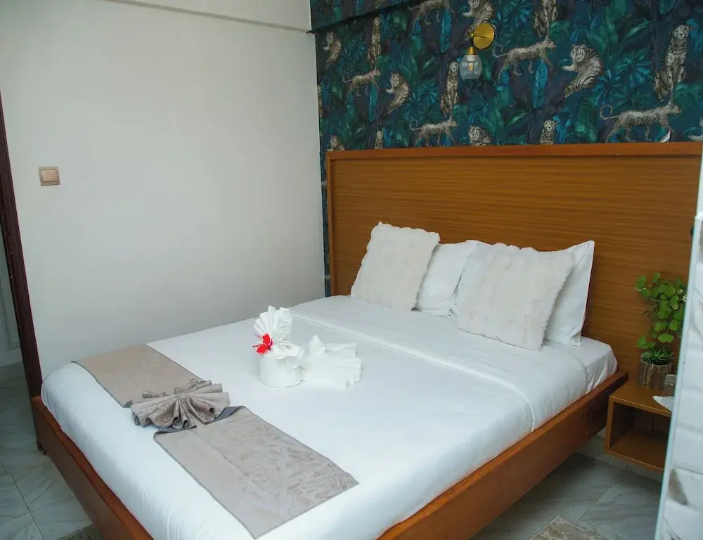 Whispering Palms Gardens, Hotel and Suites