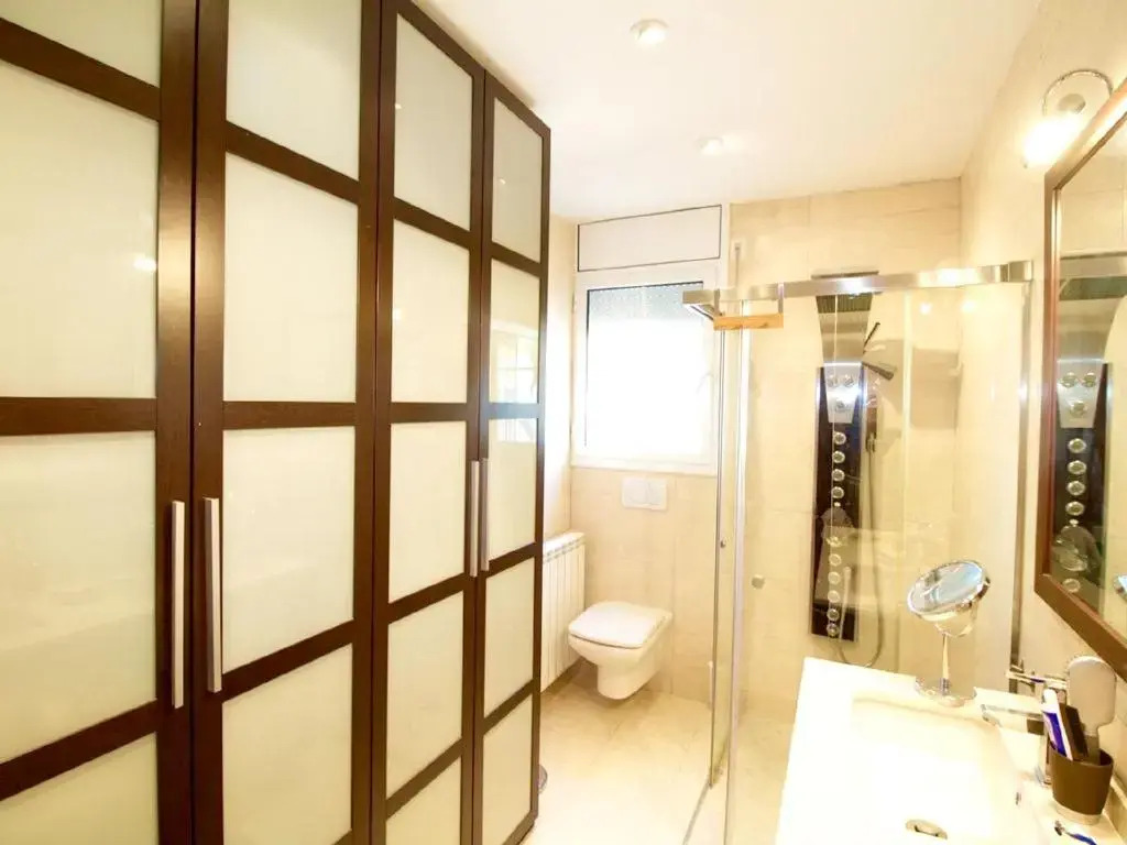3 bedrooms villa with private pool and enclosed garden at Empuriabrava