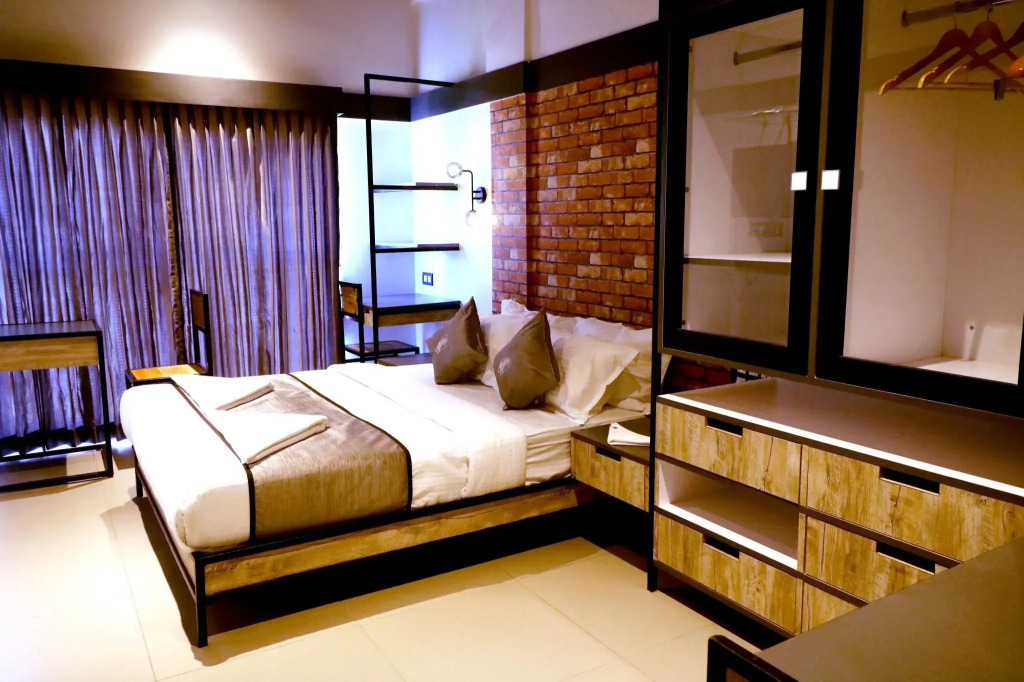 Super Townhouse Oak Mangalore Formerly Kudro Destinn