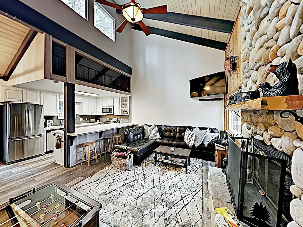 Walk To Slopes! Mountain W/ Private Hot Tub 3 Bedroom Home