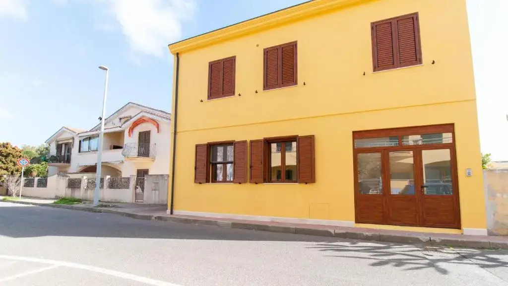 Welcomely - Yellow House