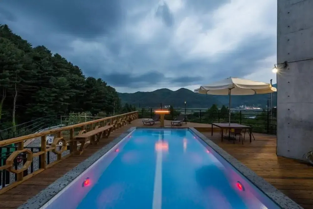 Asamo poolvilla