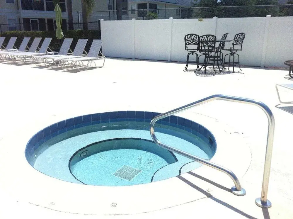 Beautiful Condo with Community Pool - 3 Br Condo