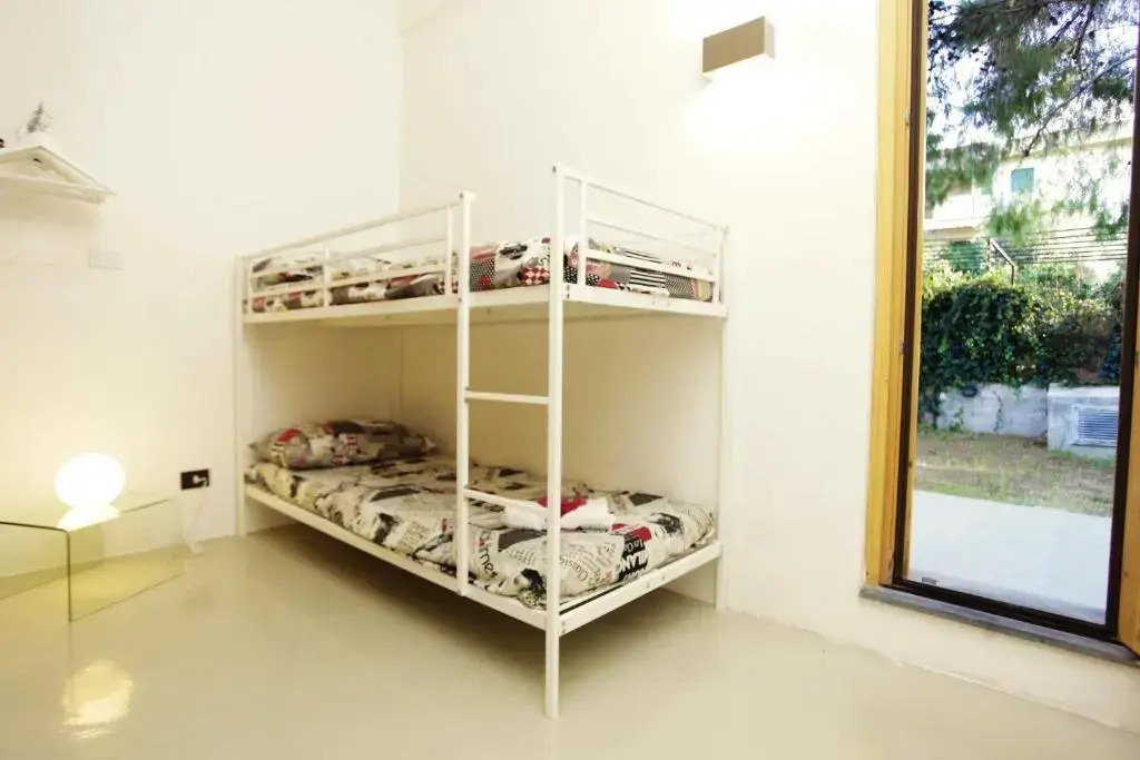 2 bedrooms house with enclosed garden and wifi at Torre Colonna Sperone 1 km away from the beach