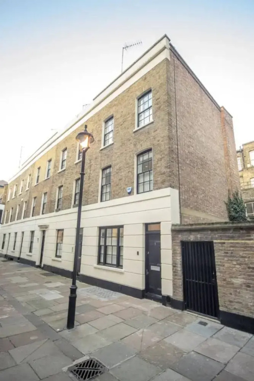 Stunning Deluxe 3 Bedroom House in Fitzrovia