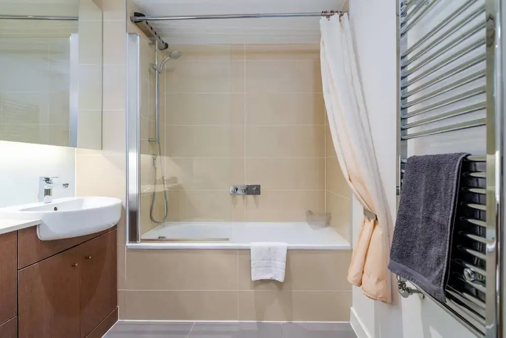 Stunning 3BR Flat in East Village W/balcony, Fits 9