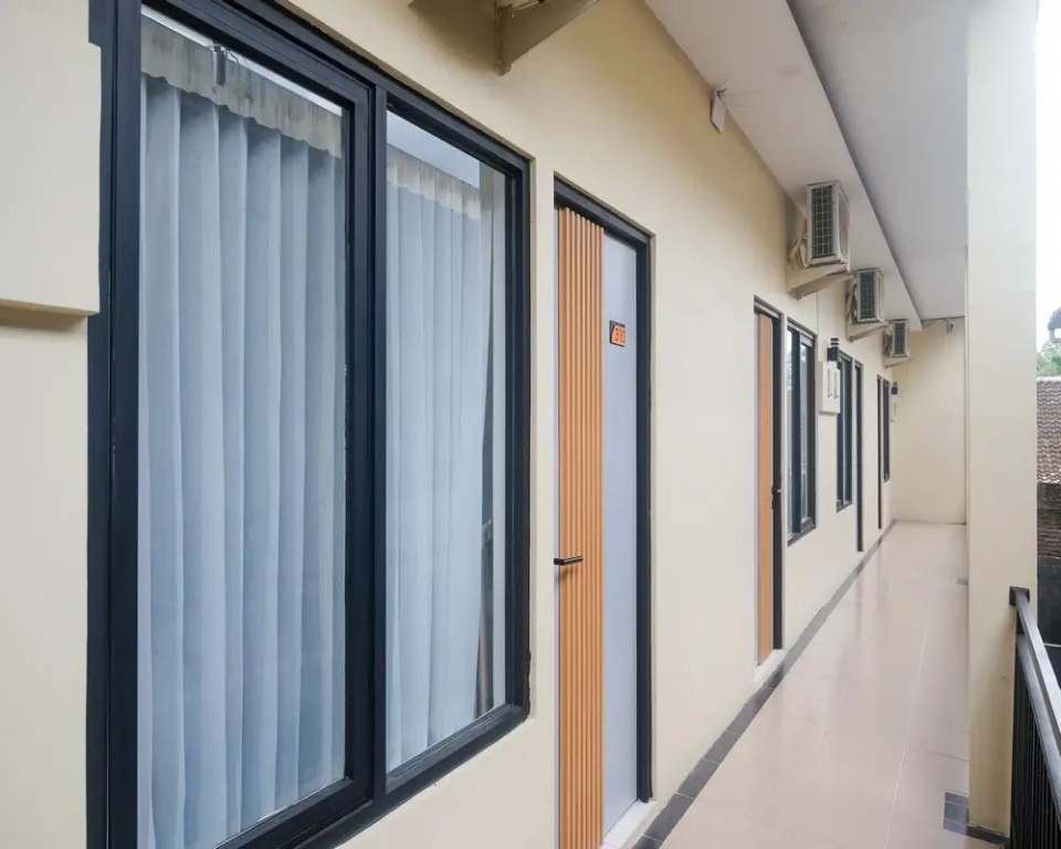 RedDoorz near Ambarrukmo Area