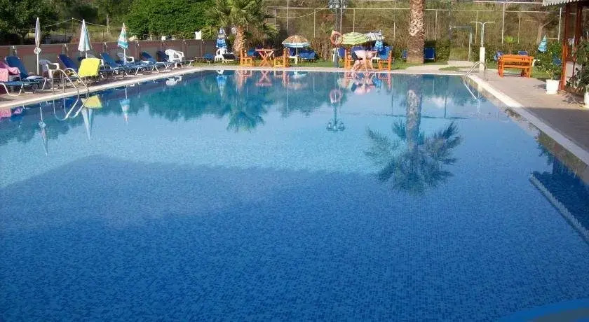 Thomas Bay Hotel