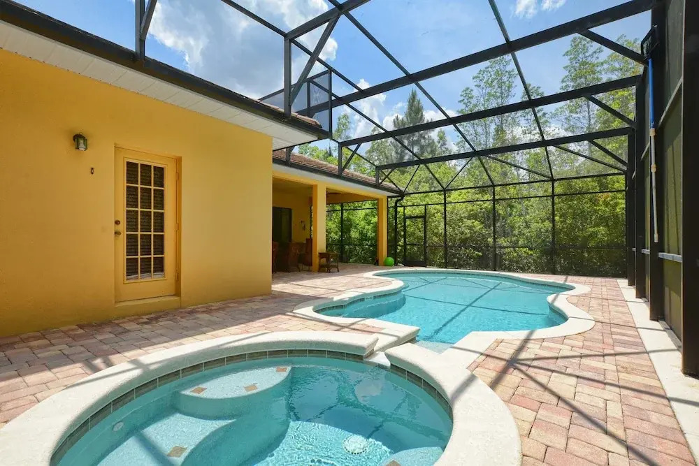 Calabria- 4 Bed House w/Pool- 3400CL