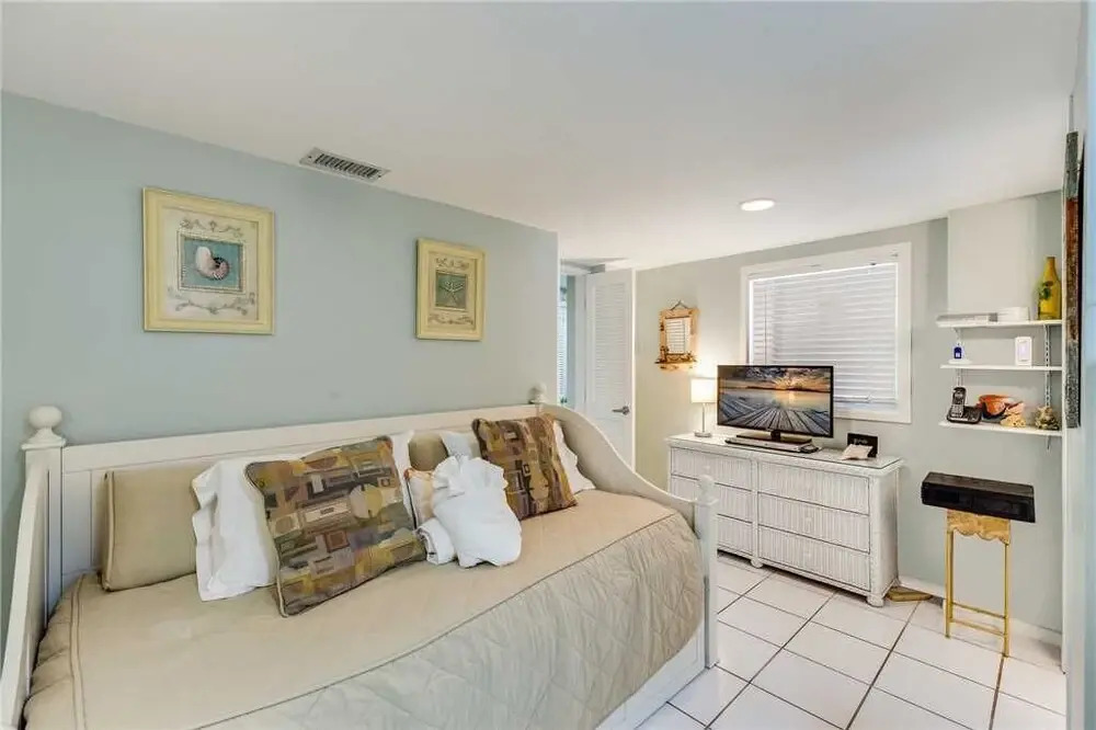 Seahorse 3, 3 Bedrooms, Sleeps 8, Pet Friendly, Heated Pool