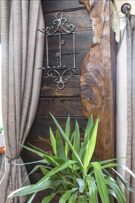The Rustic Retreat