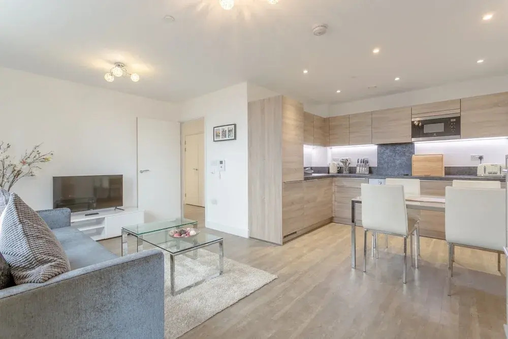 1 Bedroom Flat in Surrey Quays With Balcony