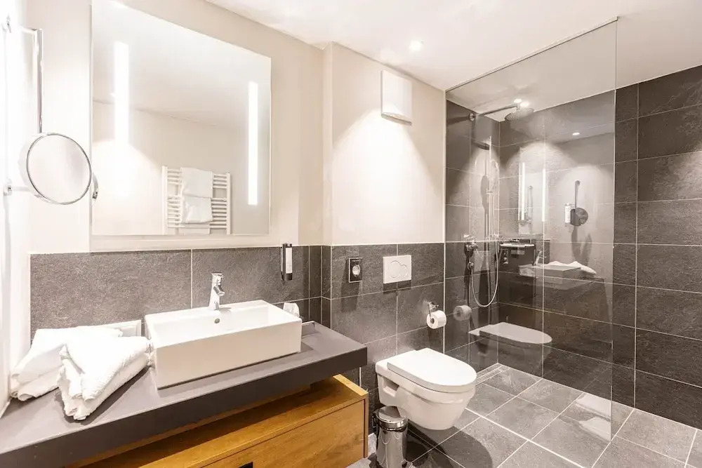 Spacious Apartment With Shared Pool