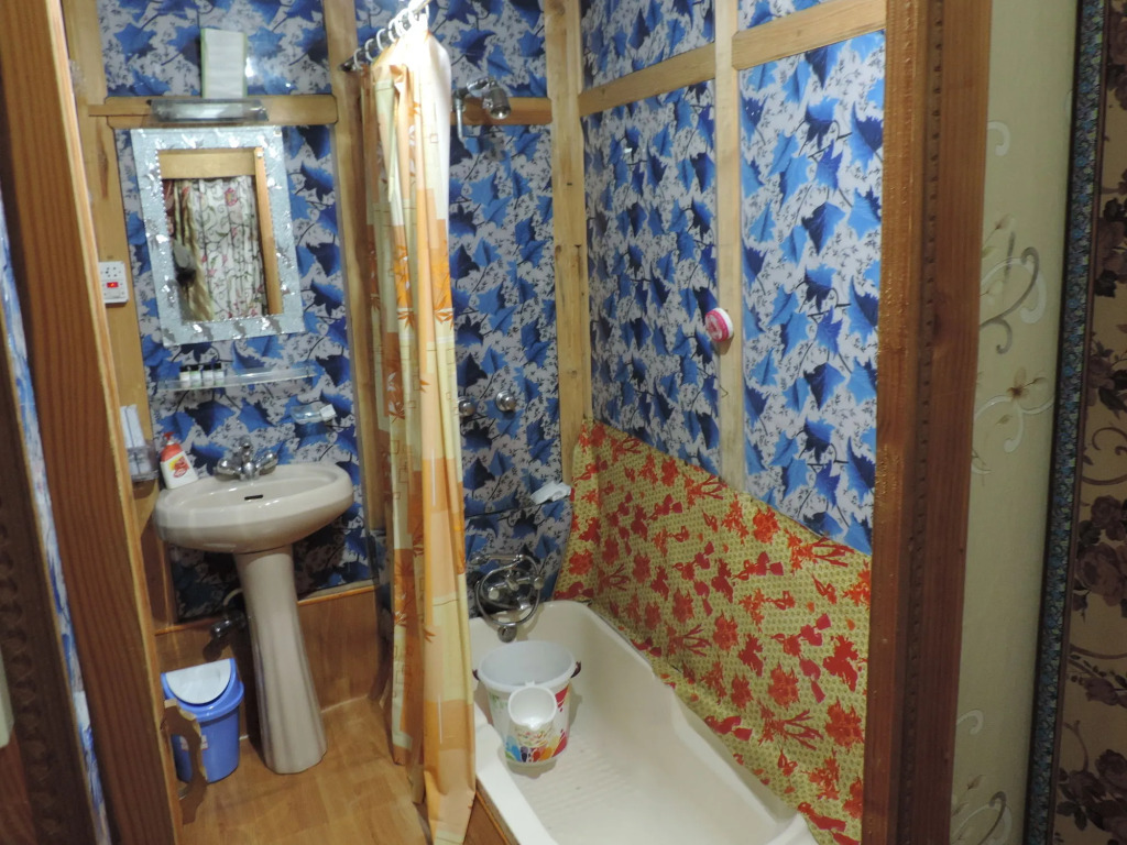 Young Bombay Premium Heritage Houseboat