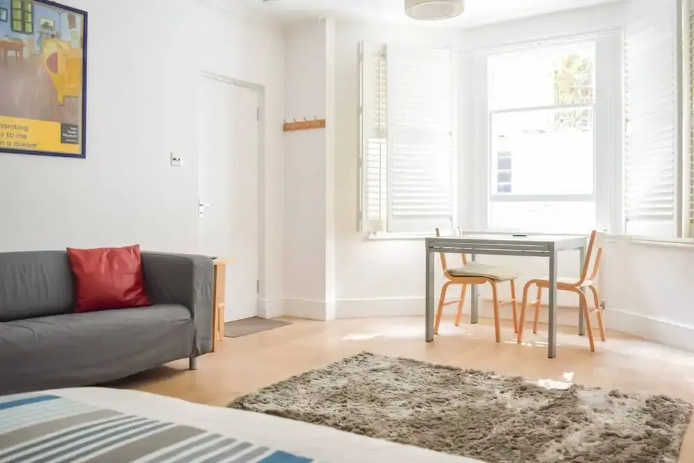 Modern Designer London Studio Flat With Patio