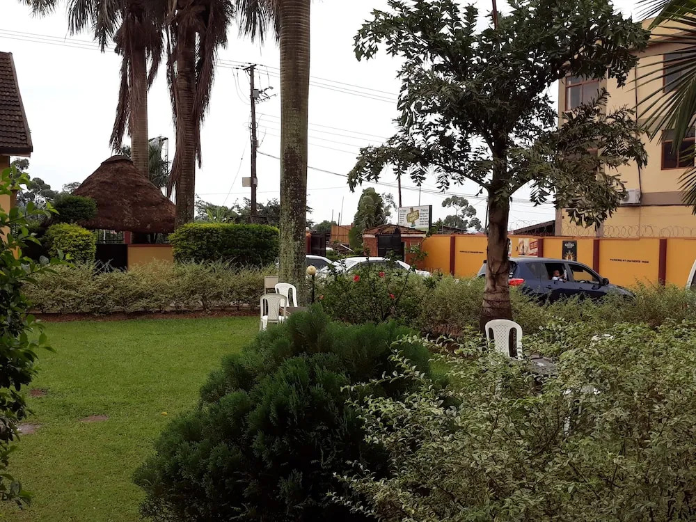 Jolly Court Hotel