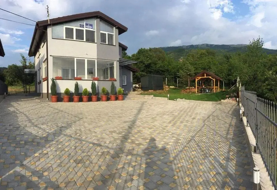 Villa & Apartments Petkoski