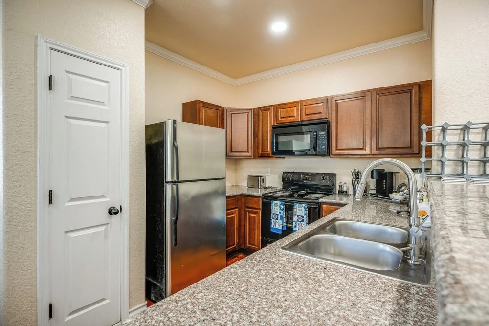 San Antonio Townhome ~ 2 Mi to Aquarium!