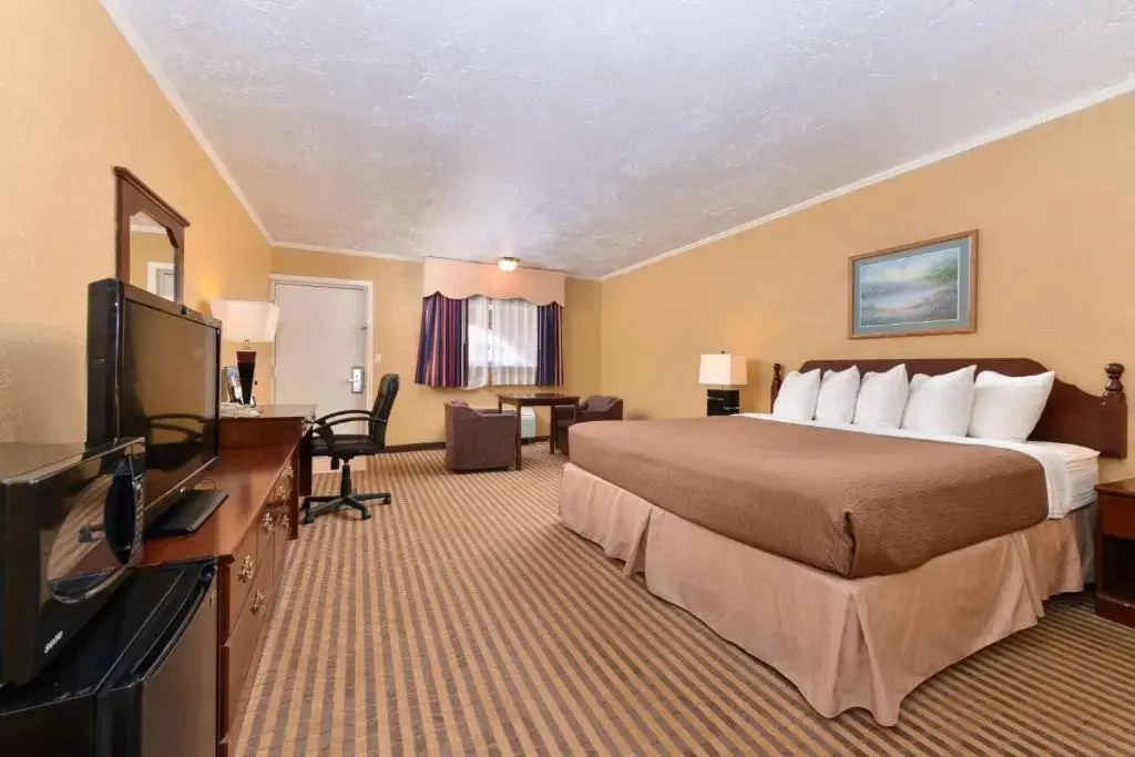 Executive Plus Inn and Suites