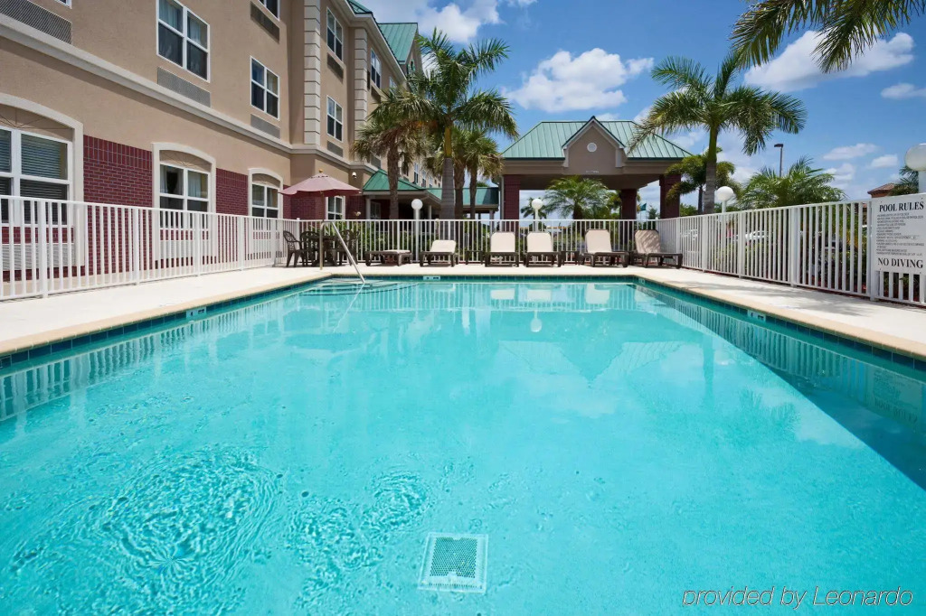 Country Inn & Suites by Radisson, Bradenton-Lakewood-Ranch, FL
