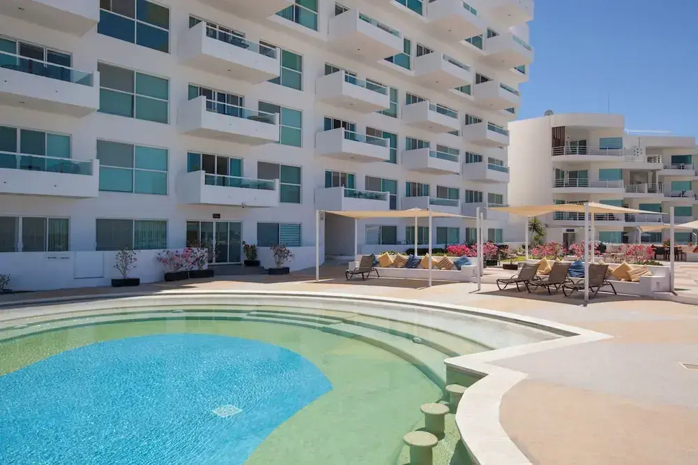 Condos with Spectacular Views & Pool Onsite