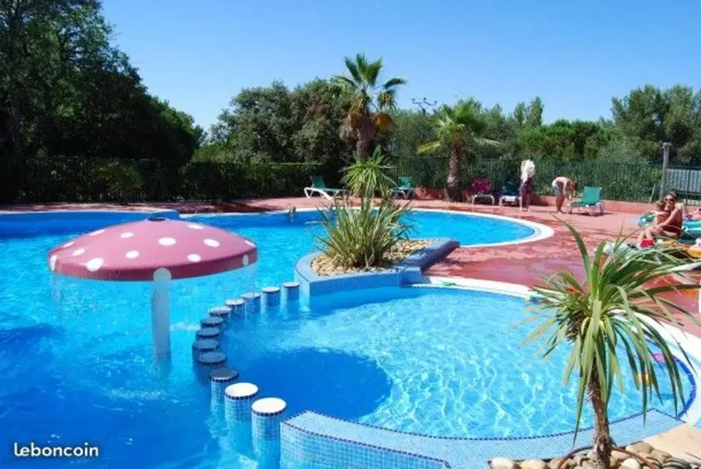 Bungalow de 2 chambres avec vue sur la mer piscine partagee et jardin amenage a Agde