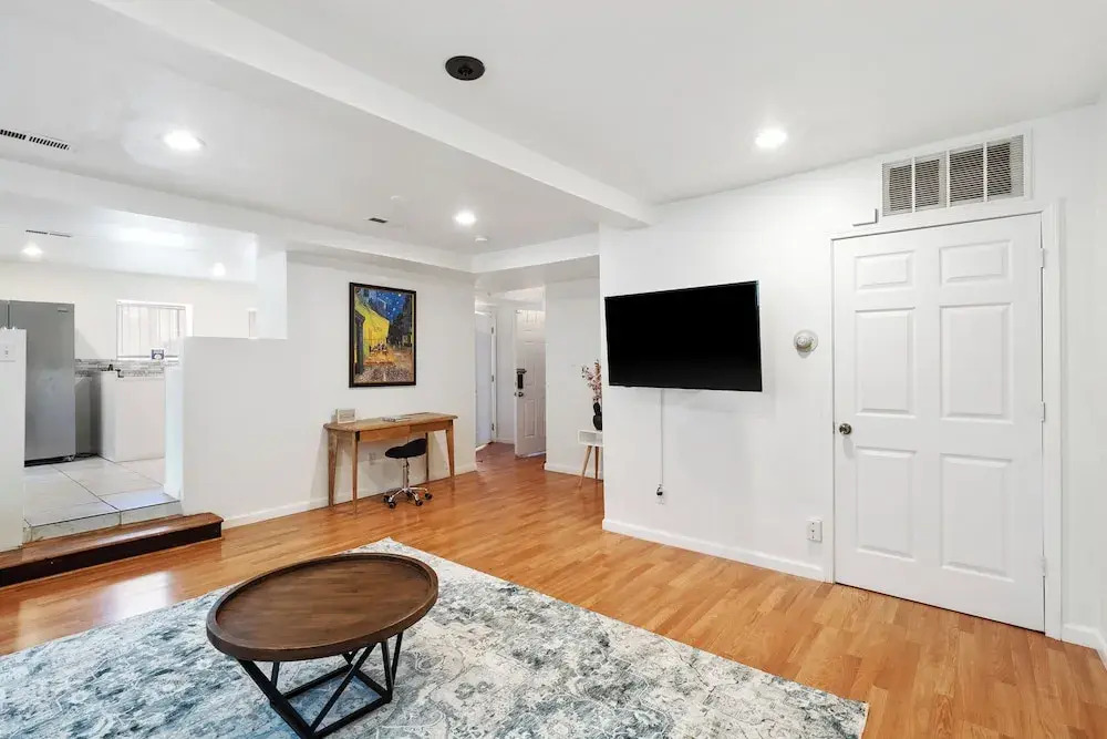 A Cottage in Downtown STL.  Sleeps 10