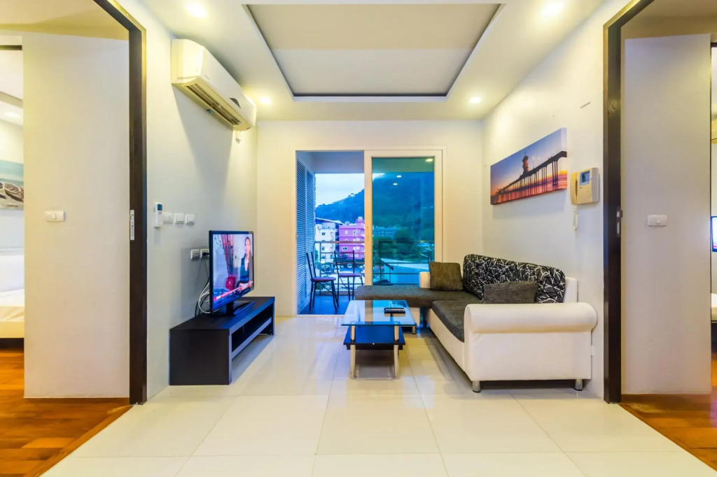 HLC501 - Patong apartment  for 4, market and beach
