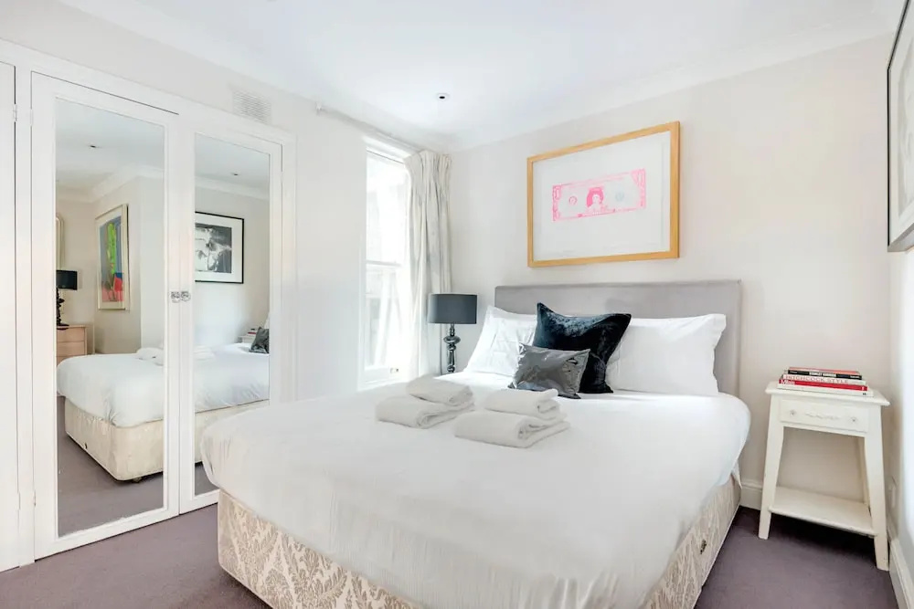 Chic Chelsea Home near South Kensington by UnderTheDoormat