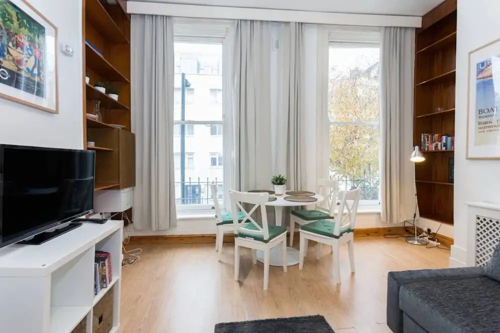 1 Bedroom Flat in Bayswater Accommodates 4