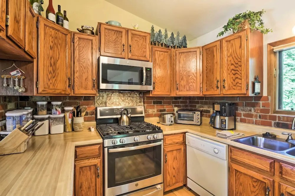 1 Mi to Peak 7: Home w/ Hot Tub in Breckenridge!